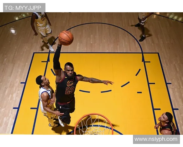 詹姆斯：篮球场上的传奇巨星与时代的象征